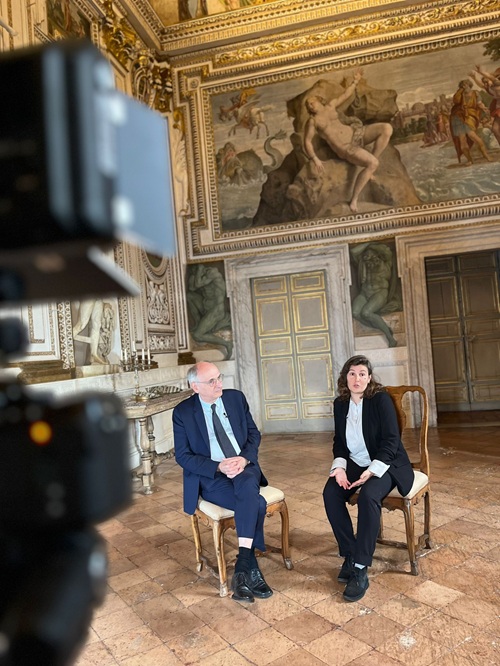 Palais Farnèse. Galerie des Carrache. Tournage EPHE-PSL. Michel Hochmann et Rachel Georges