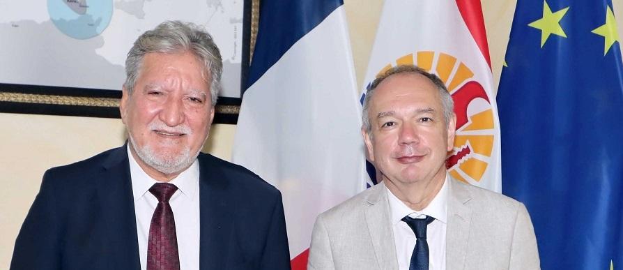 Le Vice-président de la Polynésie française Jean-Christophe Bouissou et le président de l’EPHE Jean-Michel Verdier