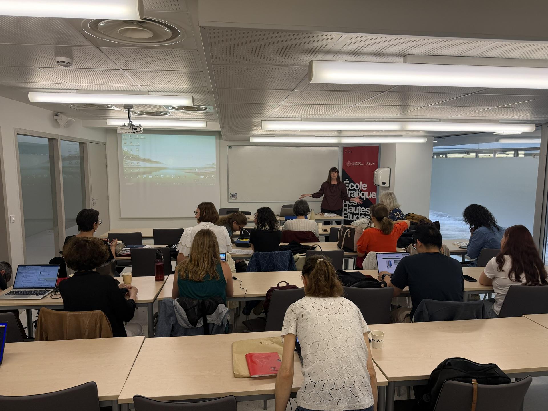 Salle de cours pendant une session du Diplôme EPHE en SVT