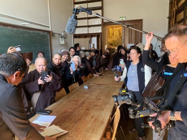 Pèlerinage bouddhiste à l'EPHE en Sorbonne