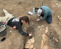 Skopje - Fouille d’une tombe bûcher en cours (cliché William Van Andringa)